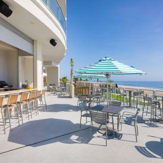 Venn Bar Oceanfront Eatery at Max Beach Resort