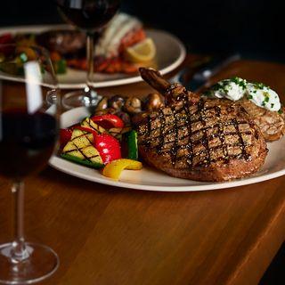 The Keg Steakhouse + Bar - Fallsview - Embassy Suites Hotel