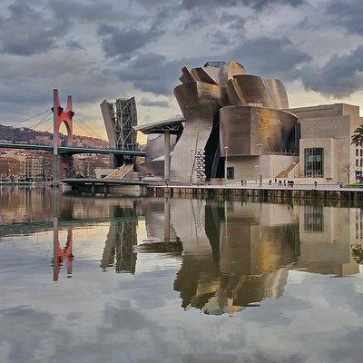 Guggenheim Museum Bilbao Private Tour with Official Guide