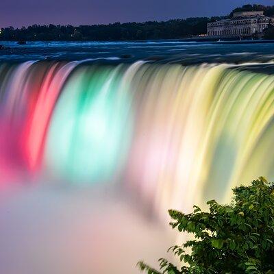 Niagara Falls Night Illumination Tour: Holiday Edition 