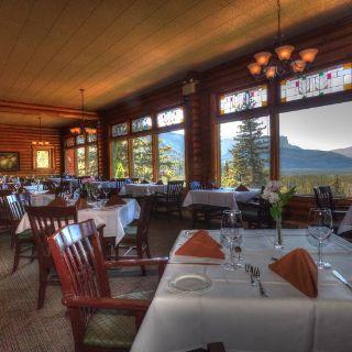 Stone Peak Restaurant - Overlander Mountain Lodge