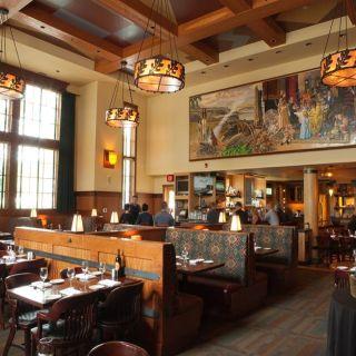 Hudson's Bar & Grill The Heathman Lodge