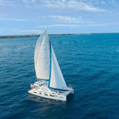 Half-Day Luxury Sailing Experience in Tulum with Open Bar