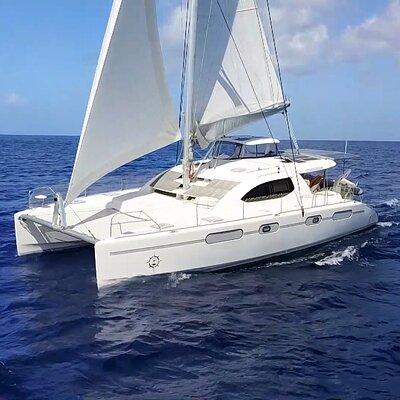 Private Luxury Yacht Charter, Lake Boca
