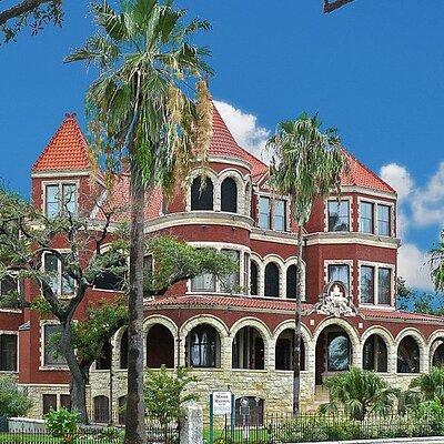 Galveston Mansions and Murder Walking Tour 