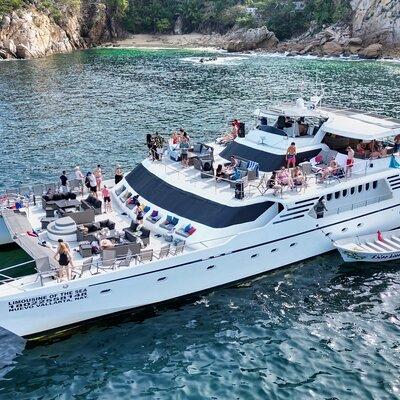 Mega Yacht All-Inclusive Private Boat Tour