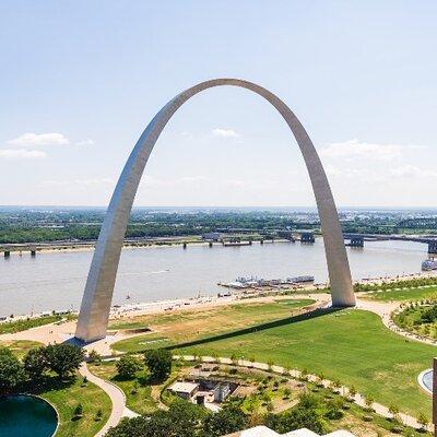 Best of St. Louis Small Group Tour w/St Louis Arch & River Cruise
