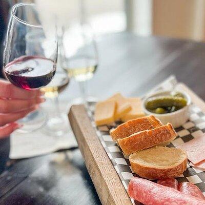 Full-Day Niagara-On-The-Lake Guided Wine and Charcuterie Tour