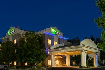 Holiday Inn Express & Suites-Independence/Kansas City