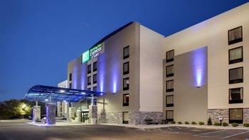 Holiday Inn Express & Suites-Jackson Downtown-Coliseum