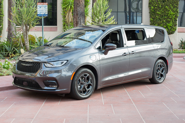 2022 Chrysler Pacifica Hybrid Limited.