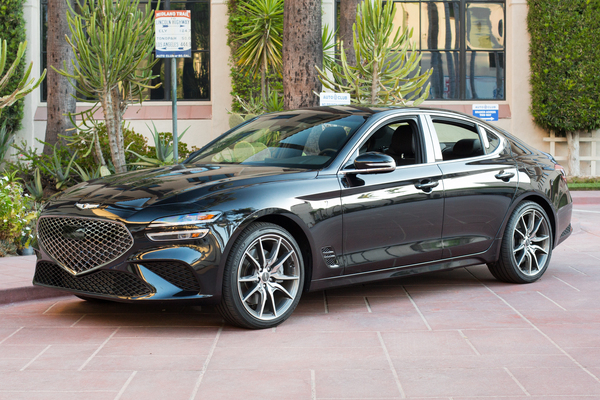 2022 Genesis G70 AWD 3.3T.