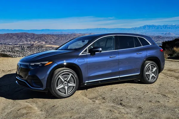 2023 Mercedes-Benz EQS 580 4MATIC SUV.