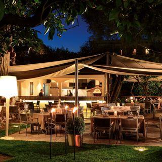 L'Orangerie Poolside Bar & Restaurant