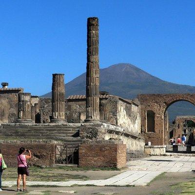 Pompeii Vesuvius day trip from Naples+Italian light lunch