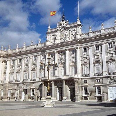 Royal Palace of Madrid Early Entrance Tour Skip-The-Line Ticket