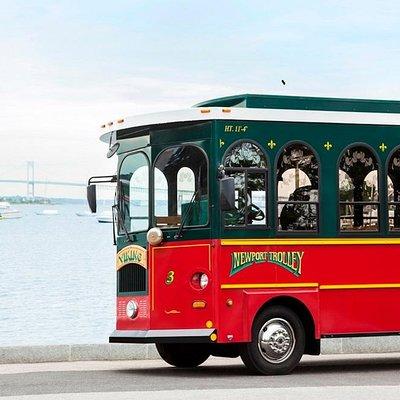Newport Viking Trolley Tour with Breakers & Marble House Admission