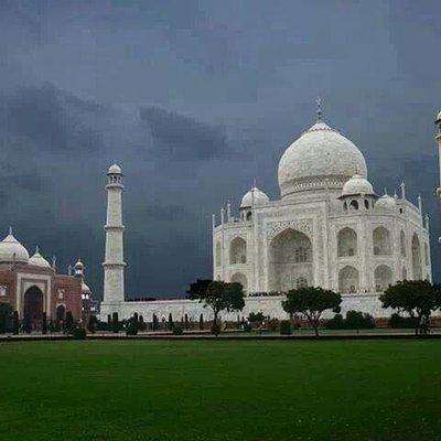 Private 2-Day Tour to The Taj Mahal and Agra with Both Side Commercial Flights