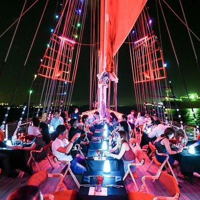 City Lights Cruise with Buffet Dinner + Free flow Wine & Beer