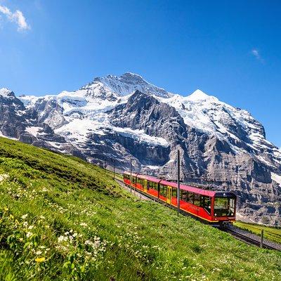 5-Day Famous Mountain Peaks of Swiss Alps Self-Guided Tour from Zurich