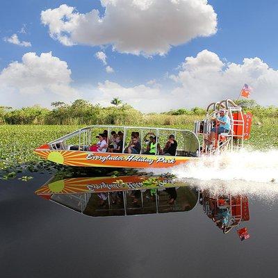 From Miami: Everglades Airboat, Wildlife Show, and Roundtrip Bus