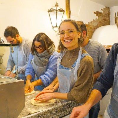 Authentic Pizza Class with Drink Included in the Center of Naples 