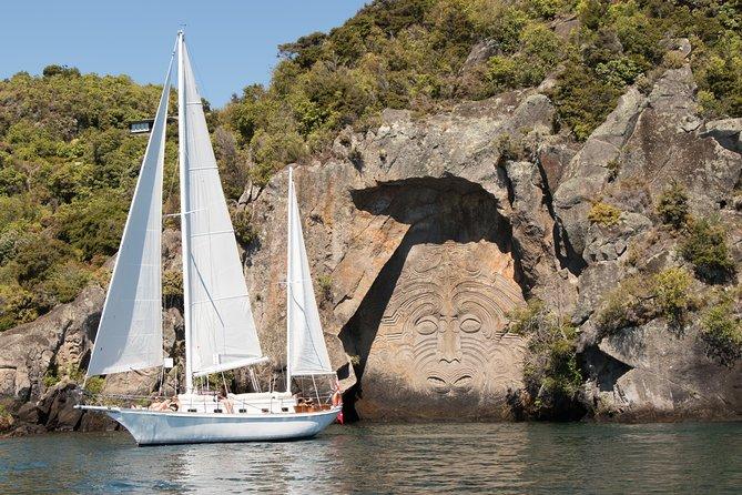 Lake Taupō Voyager Experience - Day Tour from Auckland to Māori Rock Carvings