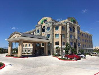 Holiday Inn Express & Suites San Antonio Brooks City Base