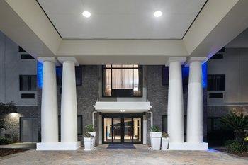 Holiday Inn Express & Suites Pensacola West-Navy Base
