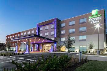 Holiday Inn Express & Suites Wilmington West Medical Park