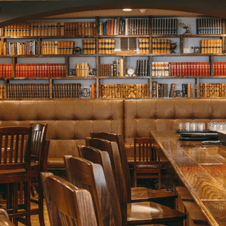 The Library Bar - Arlington Hotel