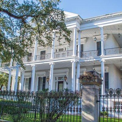New Orleans Garden District Walking Tour Including Lafayette Cemetery No. 1