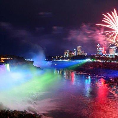 Niagara Falls Day and Evening Tour With Boat Cruise & Dinner (optional)