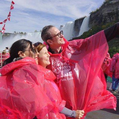 Luxury Small-Group Niagara Falls Day Tour from Toronto with Hornblower Cruise