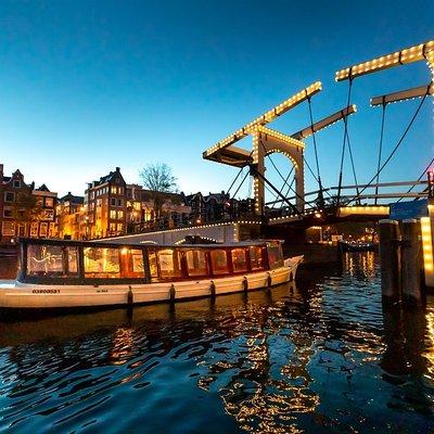 Amsterdam Evening Canal Cruise with Live Guide and Onboard Bar 