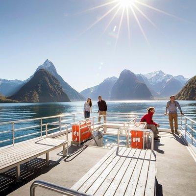Milford Sound Coach and Scenic Lunch Cruise from Queenstown