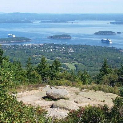 Premium Narrated Bus Tour of Bar Harbor and Acadia National Park (3.5 Hours) 