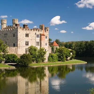 Leeds Castle, Cliffs of Dover and Canterbury Day Trip from London with Guided Cathedral Tour