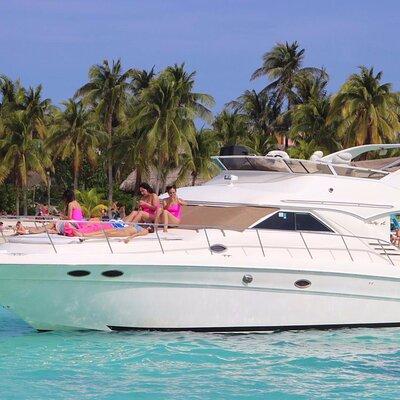 Private 46 FT Yacht Rental in Cancun Bay 
