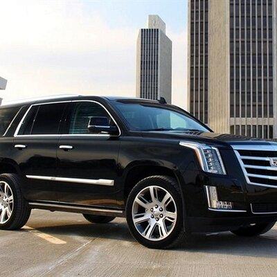 Departure Private Transfer: Detroit to Detroit Airport DTW in Luxury SUV