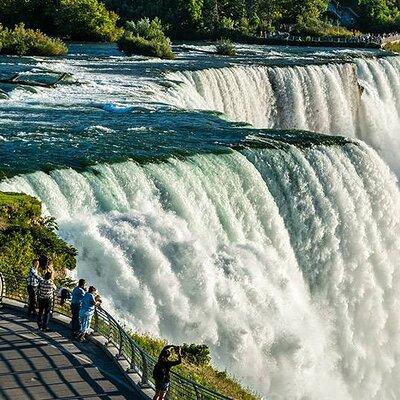 Niagara Falls Overnight Sightseeing Tour with Hotel, Hard Rock, Maid of the Mist