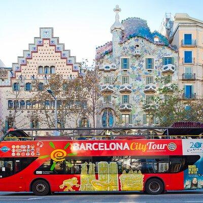 Barcelona City Tour Hop-On Hop-Off with Optional Catamaran 