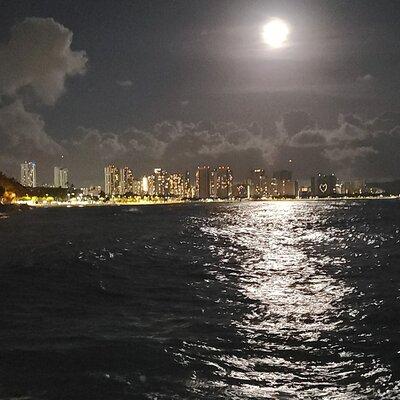 Moonlight Dinner Cruise in Honolulu
