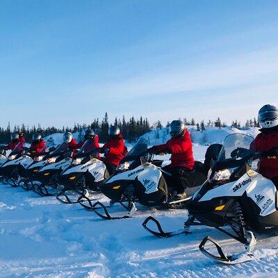 Yellowknife Snowmobile tours drive by your own 1 hour