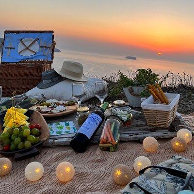 Private Santorini Sunset Picnic Experience