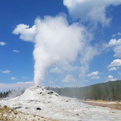 Yellowstone's Upper Geyser Basin: A Self-Guided Audio Tour