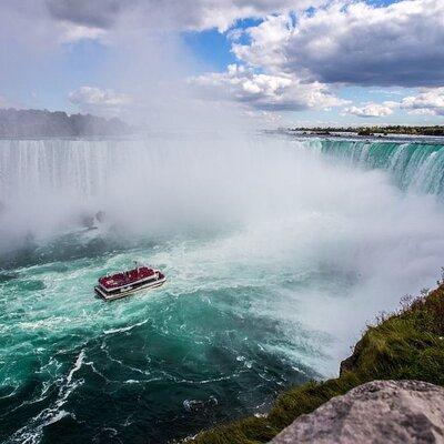 Niagara Falls Day Tour from Toronto with Boat Ride & Winery Stop
