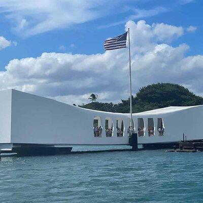 Deluxe Pearl Harbor USS Arizona Memorial and Honolulu City Tour