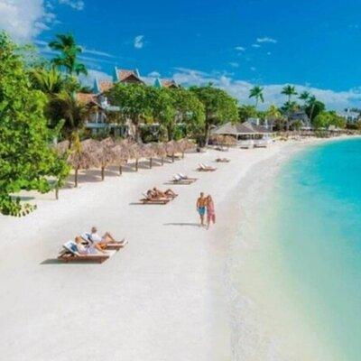 Seven Miles Beach in Negril and Ricks Cafe from Montego Bay 
