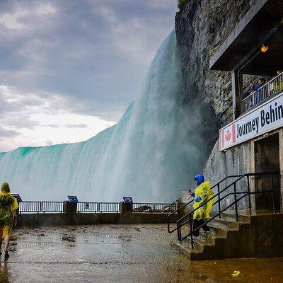 Niagara Walking Tour + Entry Ticket to Journey Behind the Falls